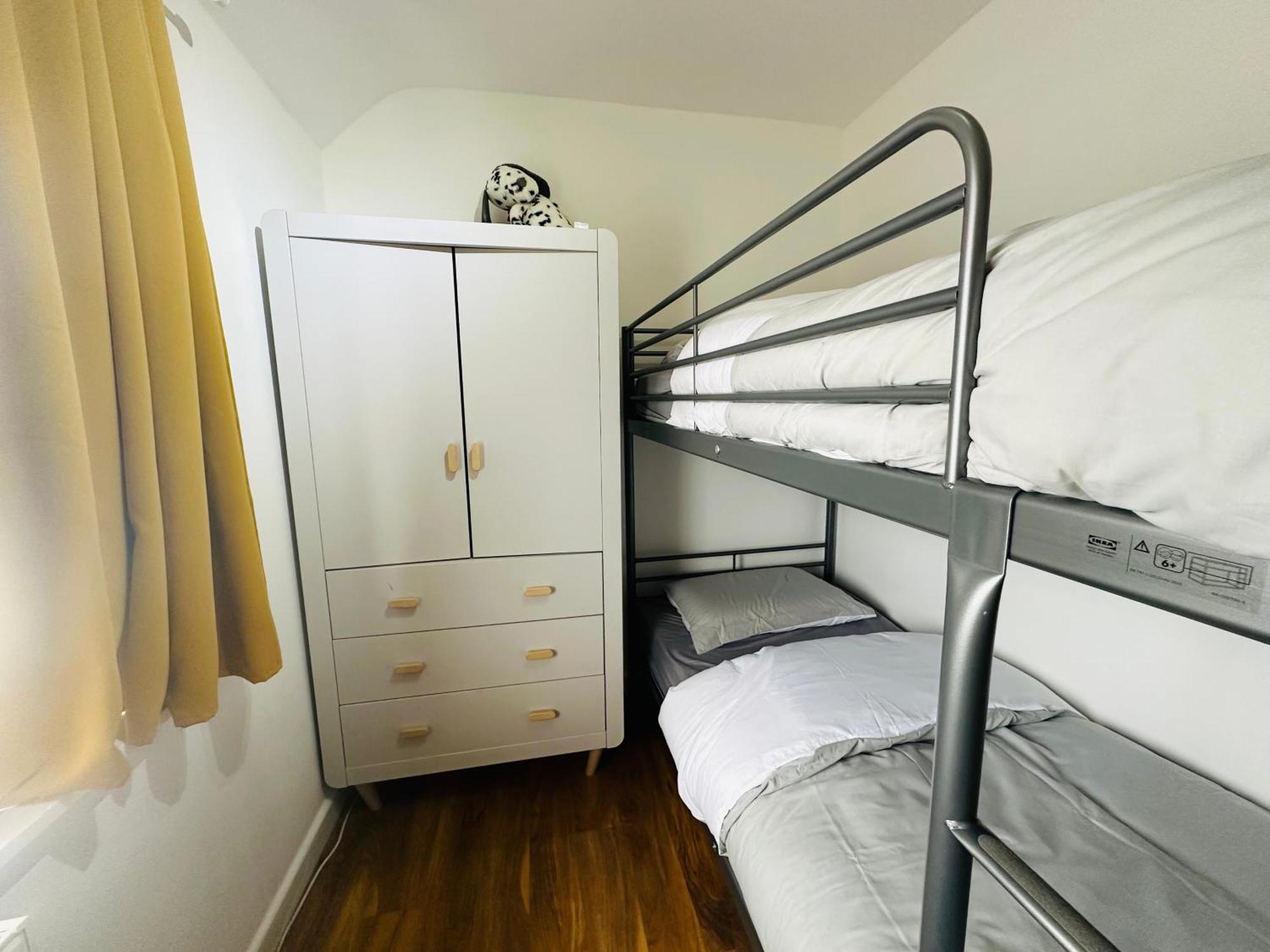 Beautiful Home In London With Easy Access To Central London Sutton  Exterior foto