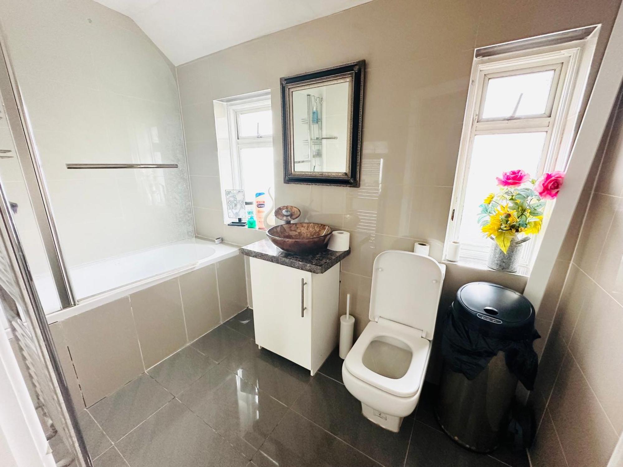 Beautiful Home In London With Easy Access To Central London Sutton  Exterior foto